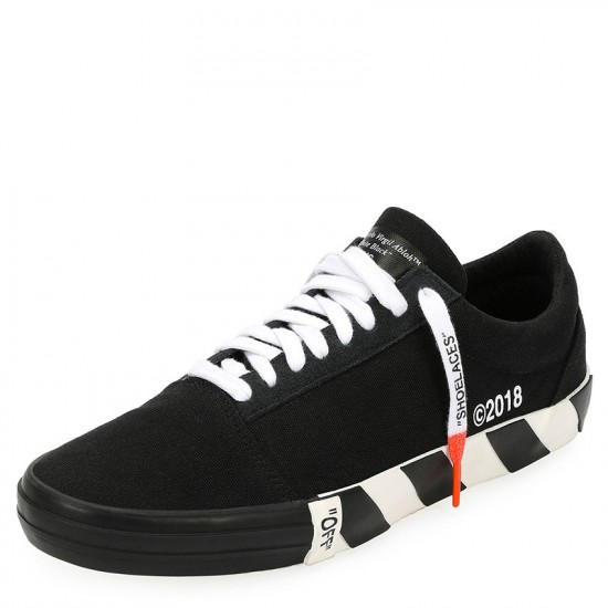 converse low tops black and white